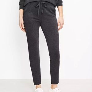 Lou & grey signaturesoft sweatpants size xs in charcoal grey